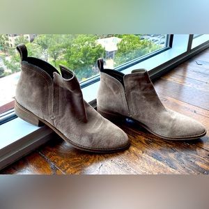 Dolce Vita Taupe Suede Women’s Bootie Size 9.5. Like new!